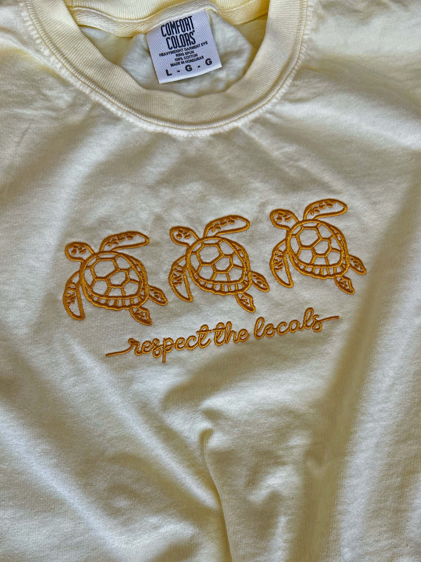 RESPECT THE LOCALS TURTLES, EMBROIDERED TEE