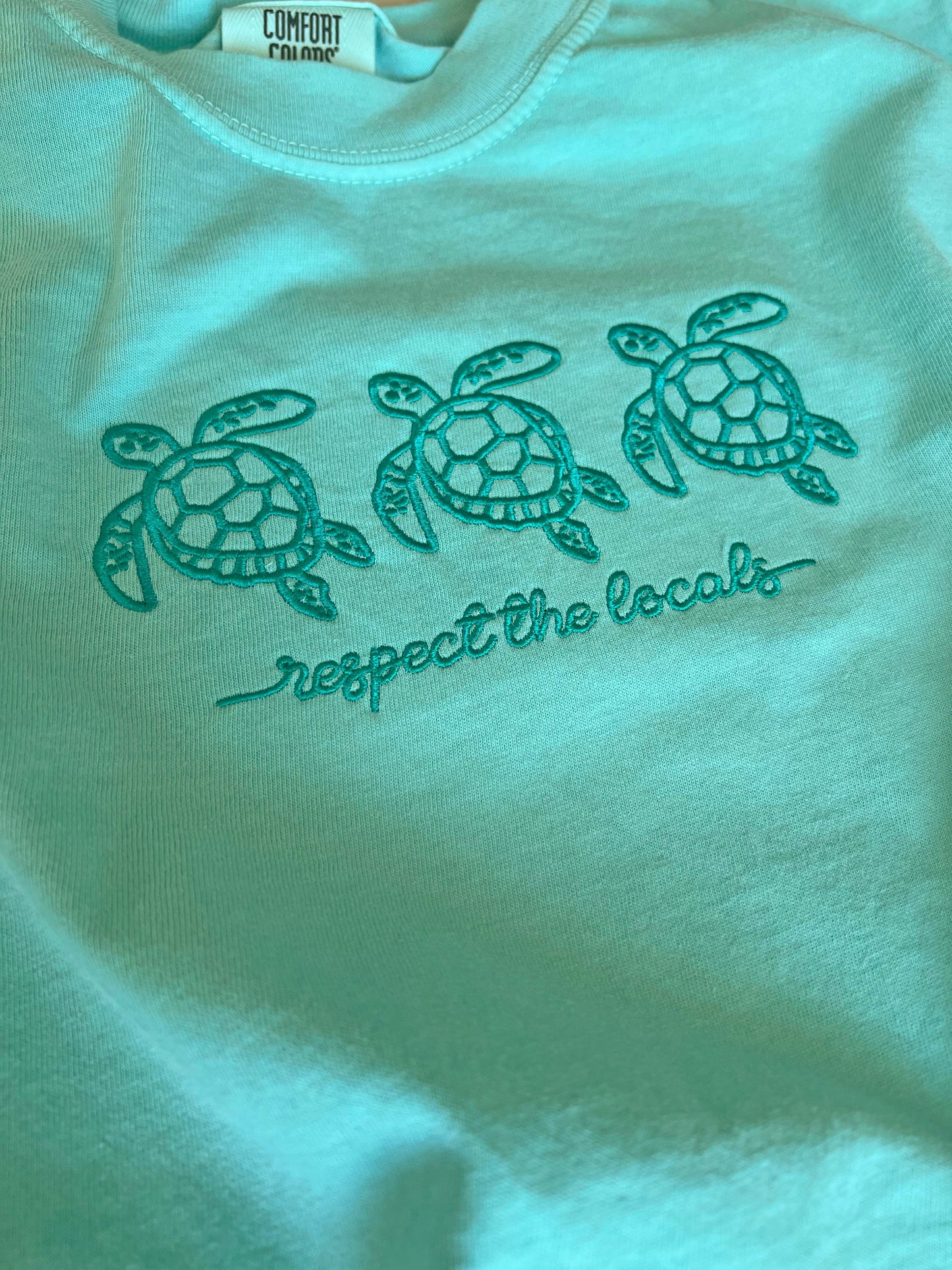 RESPECT THE LOCALS TURTLES, EMBROIDERED TEE