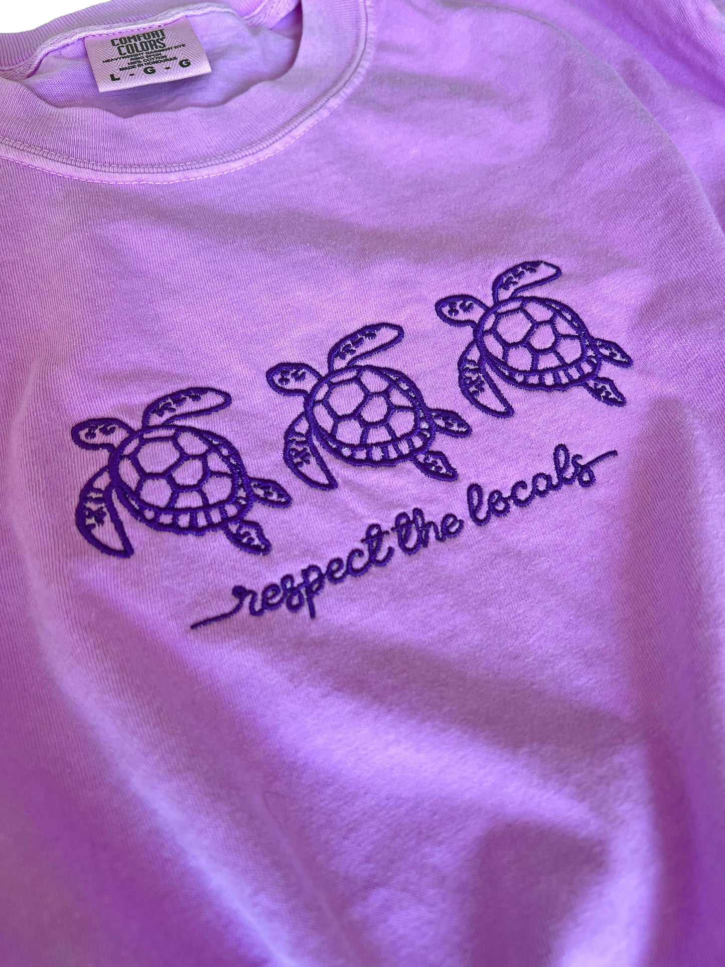 RESPECT THE LOCALS TURTLES, EMBROIDERED TEE